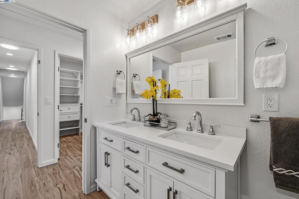 DEL PRADO - Residential