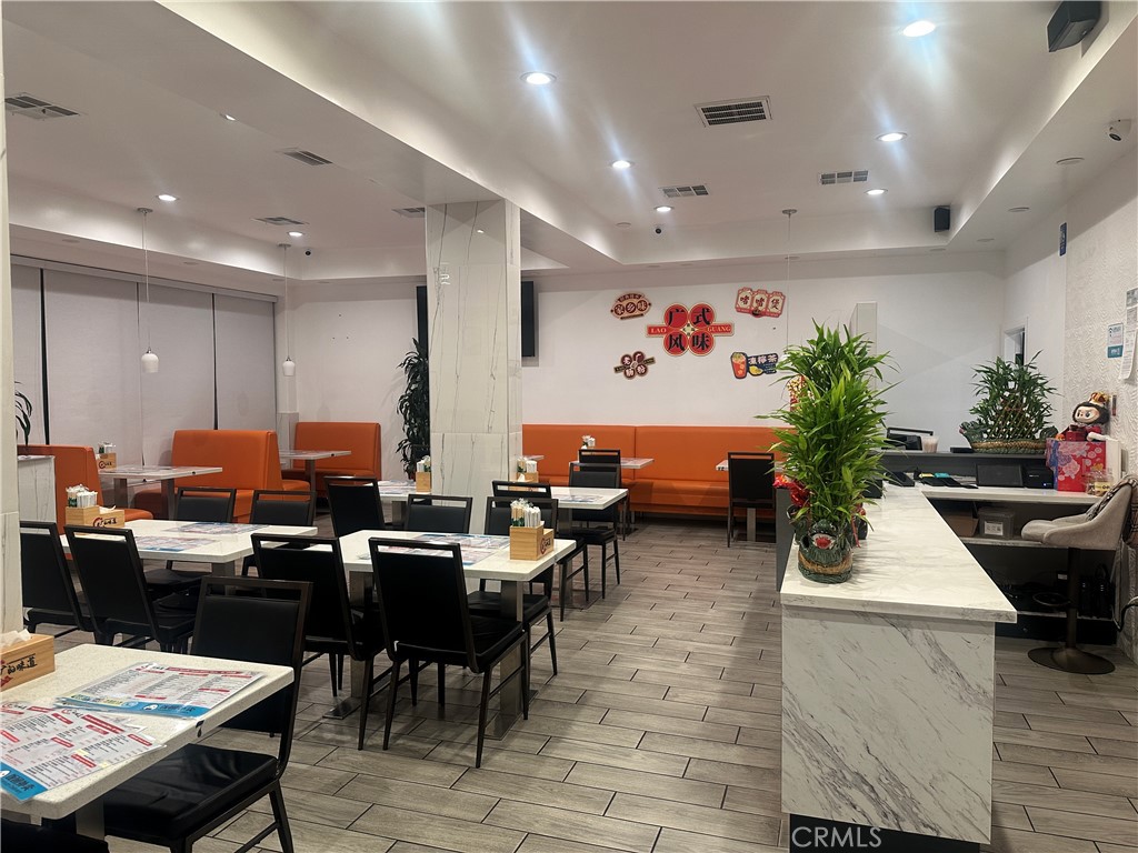 3219 N San Gabriel Boulevard