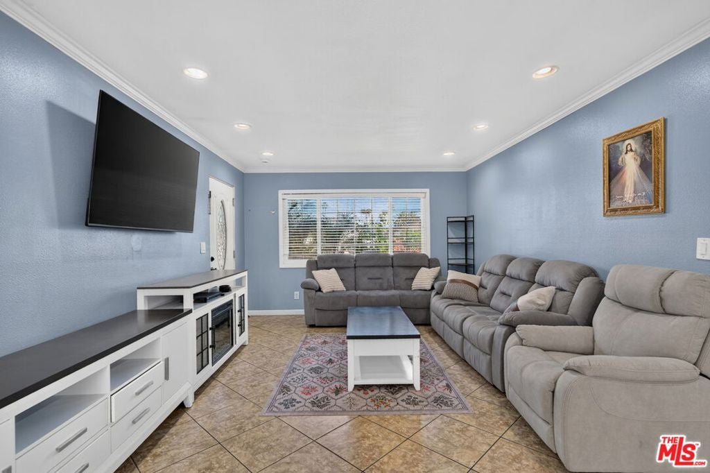 248 E 186th Street