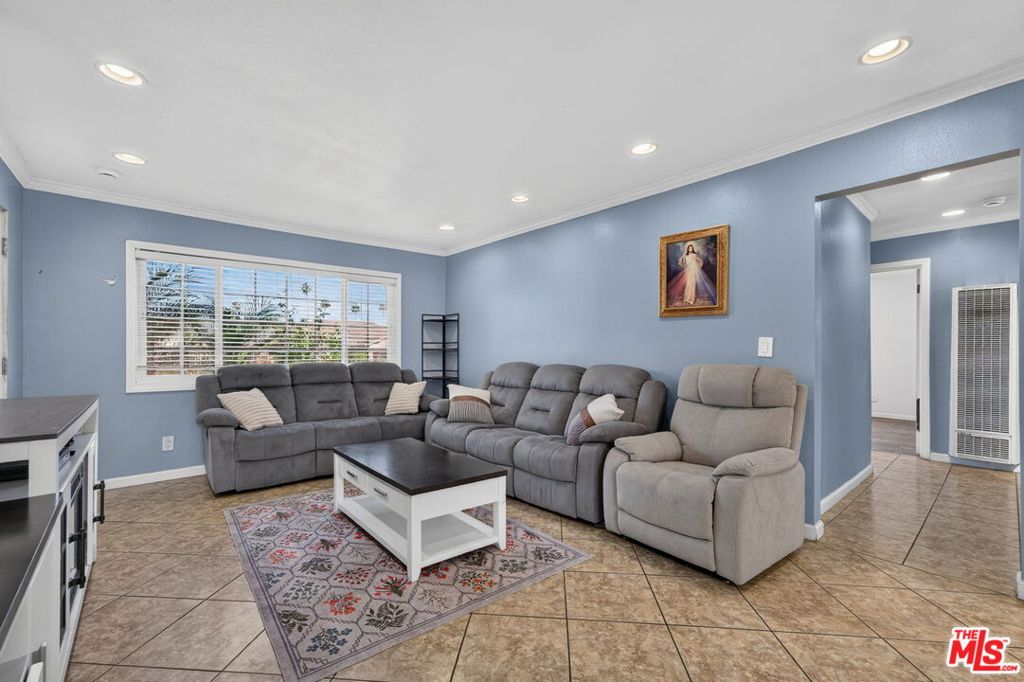 248 E 186th Street