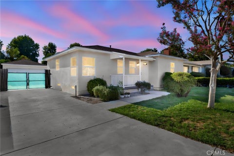 Photo of 6643 Colbath Avenue, Valley Glen, CA 91405 (MLS # SR26191953)