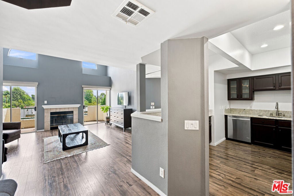 14347 Albers Street 302