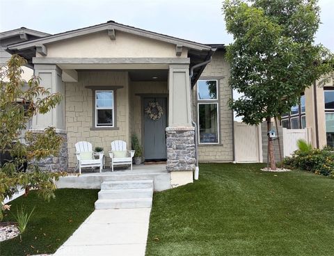 Photo of 926 Fairing Pl, El Segundo, CA 90245 (MLS # SB25229609)