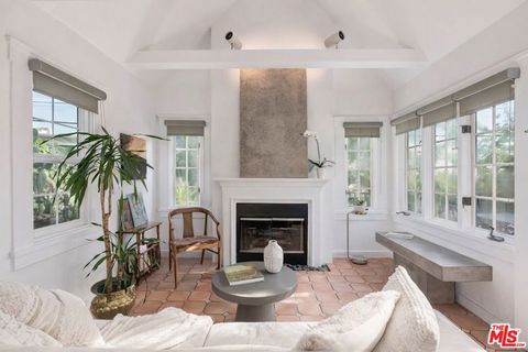 Photo of 2427 N Gower Street, Los Angeles, CA 90068 (MLS # 26637513)