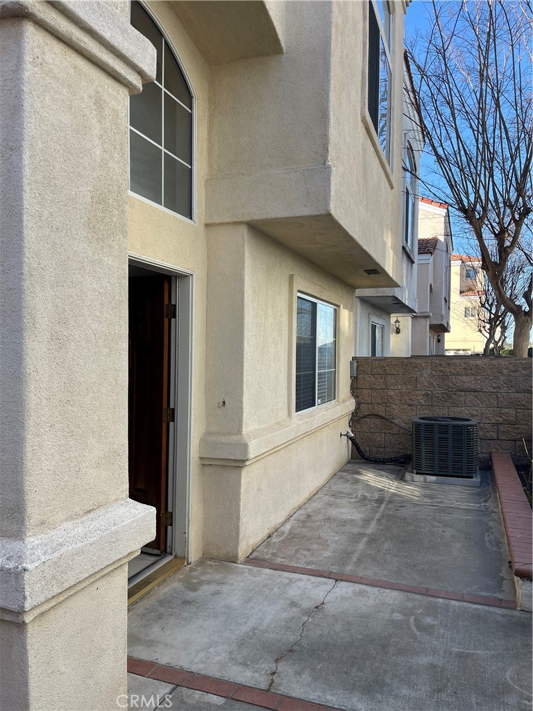 Very nice 3 story detached home in gated community with swimming pool. Short distance to schools, shopping, entertainment and downtown Garden Grove. Home has 1st floor bedroom and bathroom. 2nd floor is the main living area and kitchen. Home comes with fridge, washer and dryer. Looking for a small family, stable income, good credit.