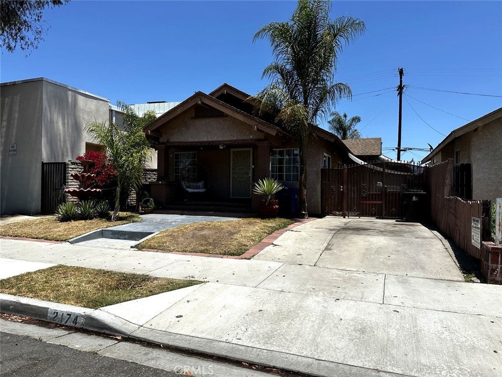 2174 Linden AVE
