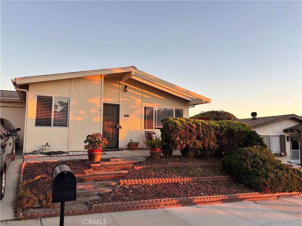 Photo of 3547 Mira Pacific Dr, Oceanside, CA 92056 (MLS # IG25242387)