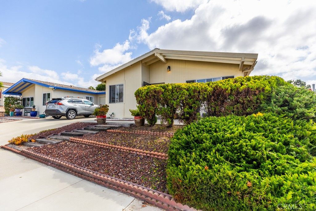 Photo of 3547 Mira Pacific Dr, Oceanside, CA 92056 (MLS # IG25242387)