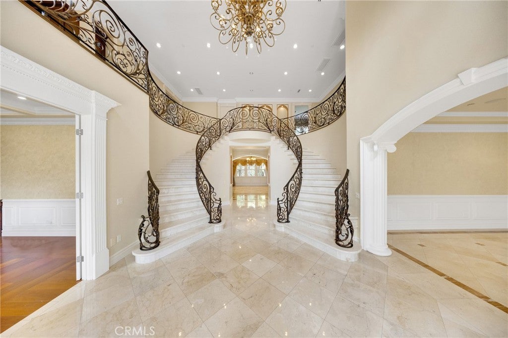2041 S 6th