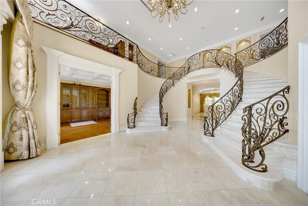 2041 S 6th
