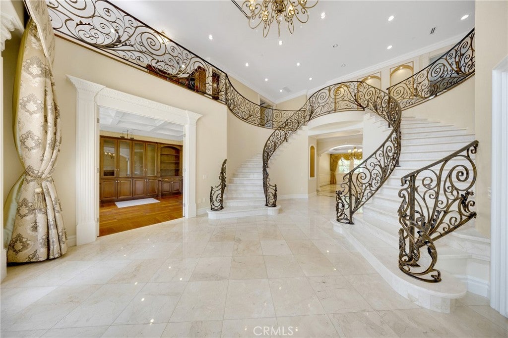 2041 S 6th