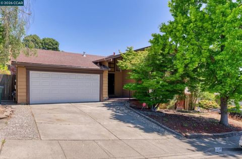 Photo of 43 Garthe Ct CT, Vallejo, CA 94591 (MLS # 41134909)
