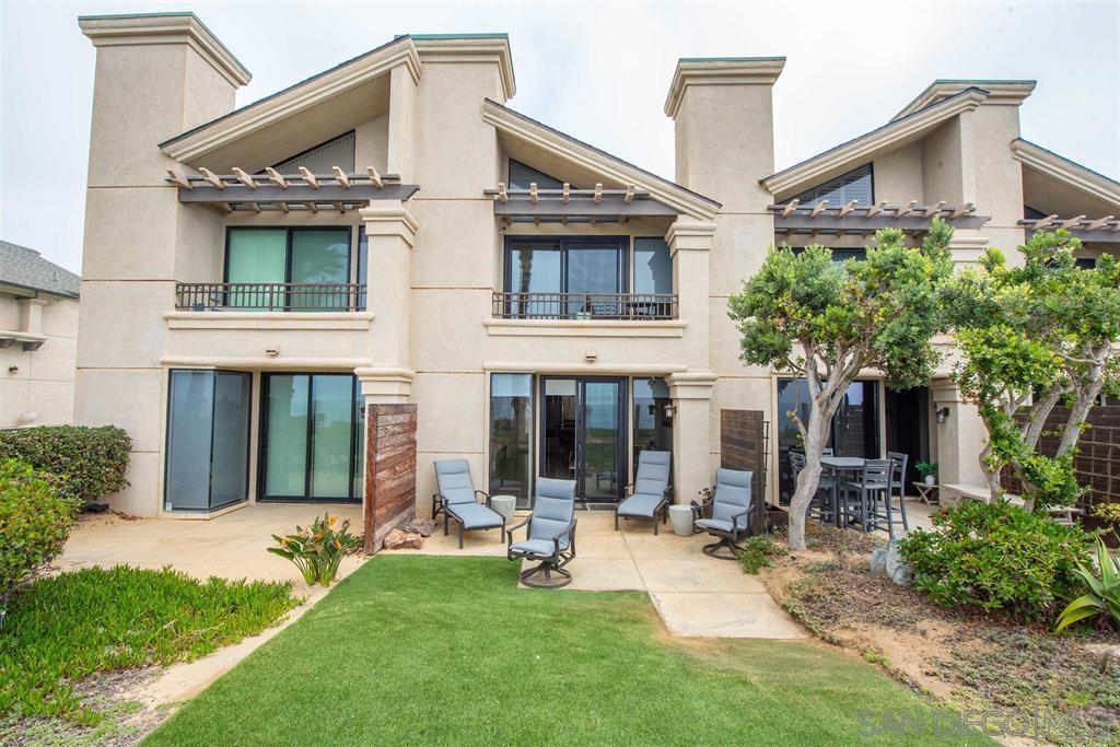 Spectacular ocean view townhome located on the bluffs of Encinitas. Listen to the waves crashing right outside your door. Walking distance to downtown Encinitas and beaches. Huge open floor plan Fully furnished with washer and dryer in unit.