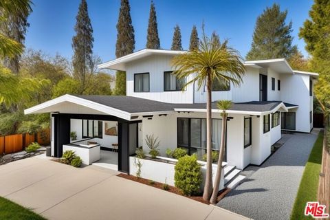 Photo of 5633 La Mirada Avenue, Los Angeles, CA 90038 (MLS # 25619829)