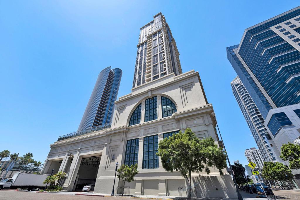 700 W E St 518
