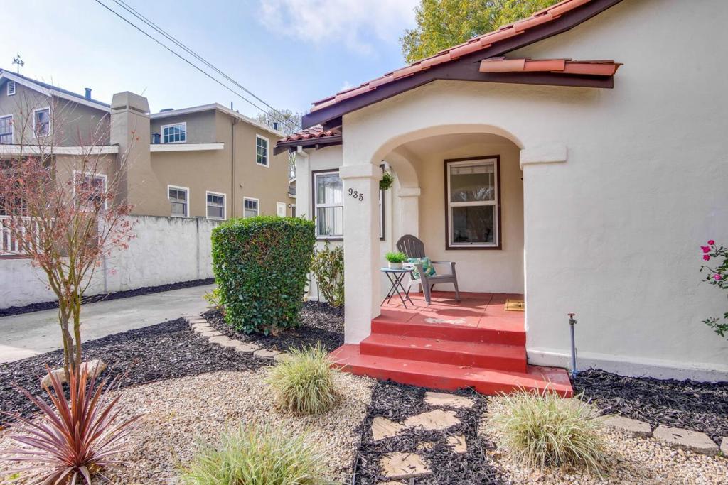 935 2nd Street