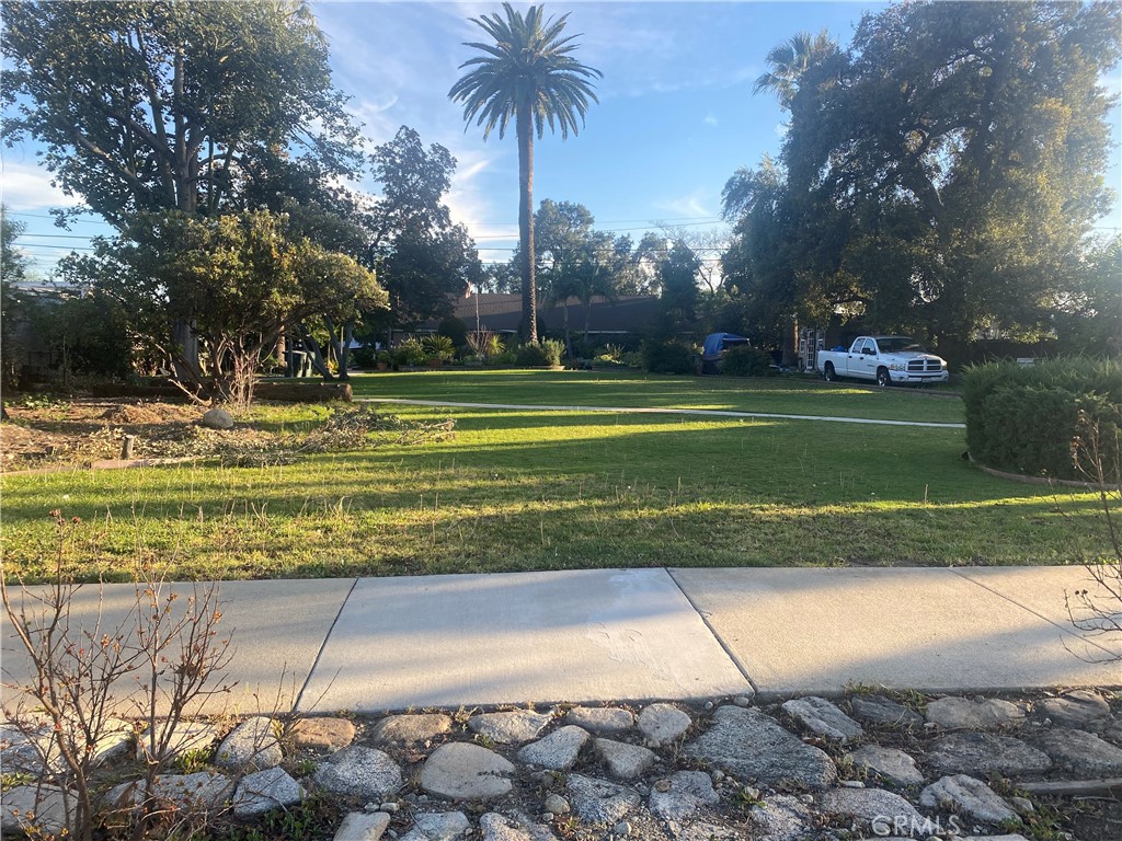823 W 5th