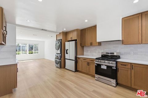 Photo of 11671 Chandler Boulevard, Valley Village, CA 91601 (MLS # 26672551)