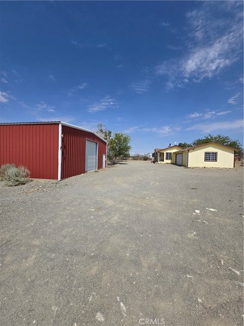 Photo of 12285 Golden View Road, Pinon Hills, CA 92372 (MLS # SR26226967)