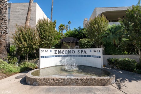 Photo of 5330 Lindley Avenue #209, Encino, CA 91316 (MLS # SR26225511)