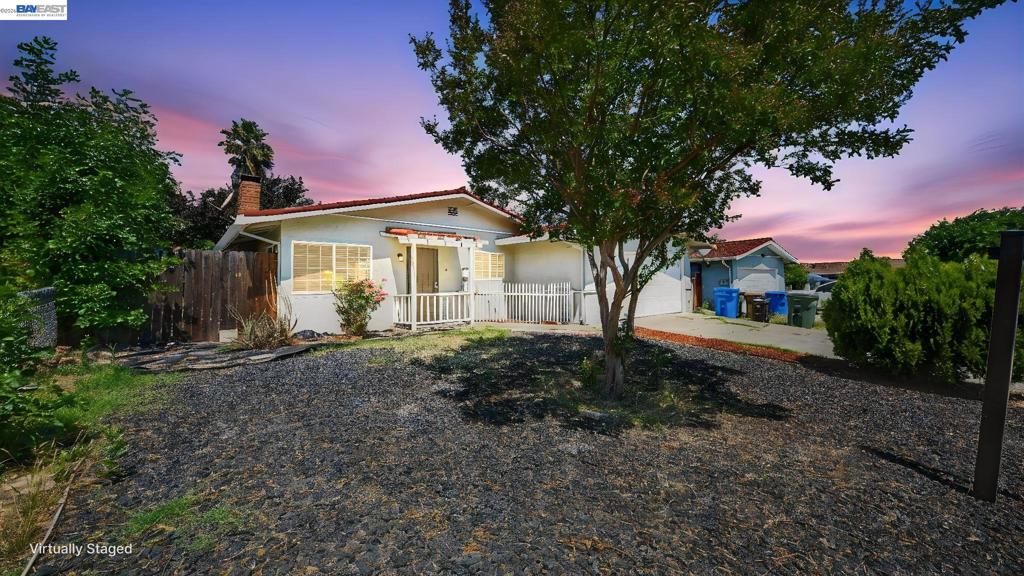 200 Riverside Pl