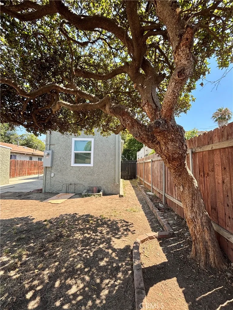 Los Angeles, California 90044, United States, 4 Bedrooms Bedrooms, ,2 BathroomsBathrooms,Residential,Active,173088