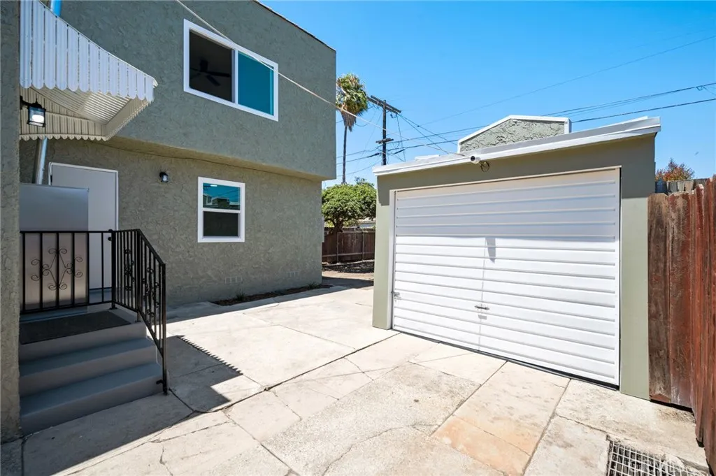 Los Angeles, California 90044, United States, 4 Bedrooms Bedrooms, ,2 BathroomsBathrooms,Residential,Active,173088