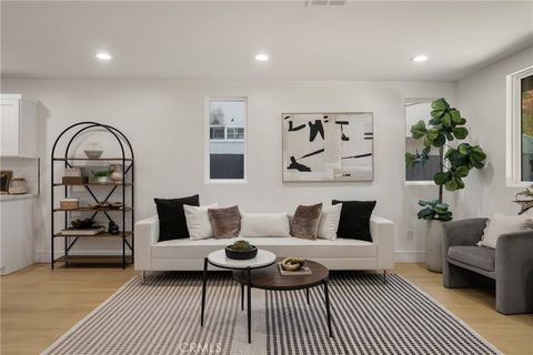 Photo of 2706 S Cochran Street, Los Angeles, CA 90016 (MLS # DW26104322)