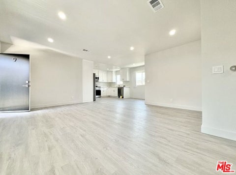 Photo of 1118 S Holt Avenue #4, Los Angeles, CA 90035 (MLS # 26855827)
