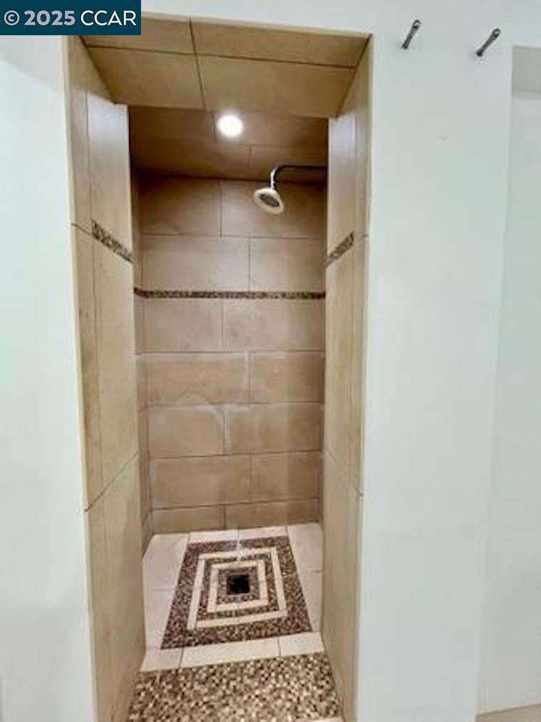 TWIN PEAKS - Residential Lease