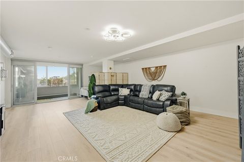 Photo of 433 Pine Ave #201, Long Beach, CA 90802 (MLS # DW26027593)