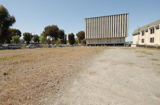 1810 El Camino Real