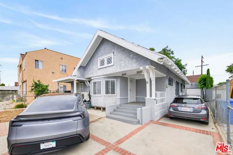 Photo of 2905 W 14th Street, Los Angeles, CA 90006 (MLS # 26851071)