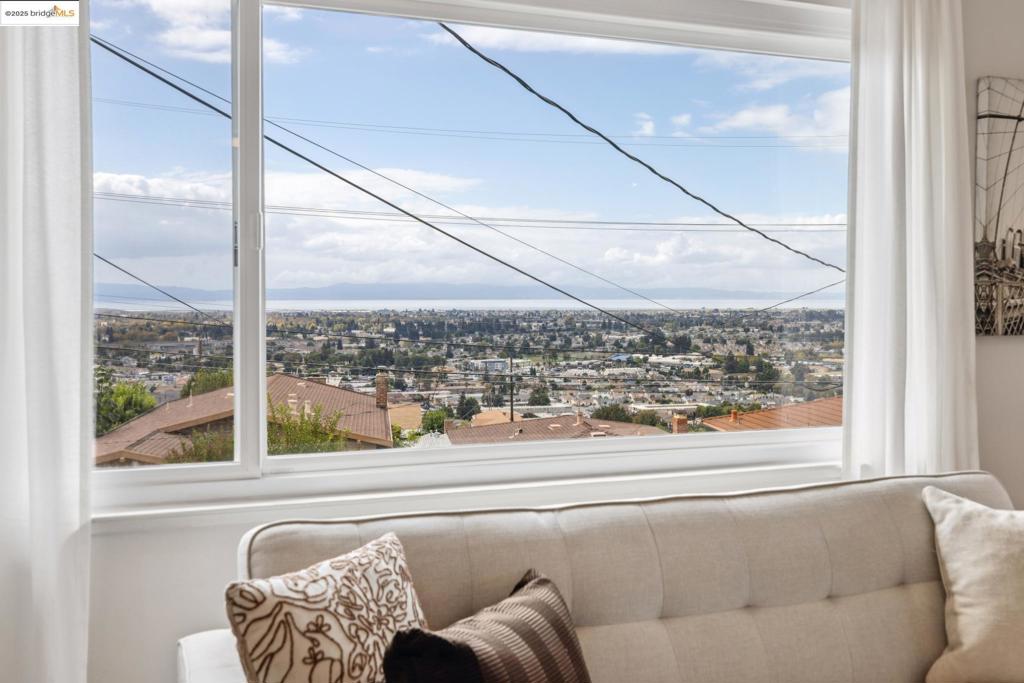 SAN LEANDRO HLLS - Residential