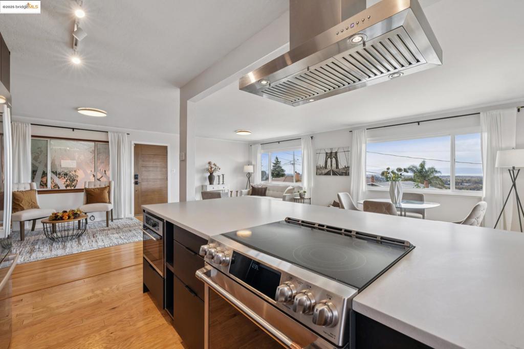 SAN LEANDRO HLLS - Residential
