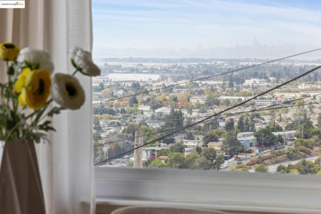 SAN LEANDRO HLLS - Residential