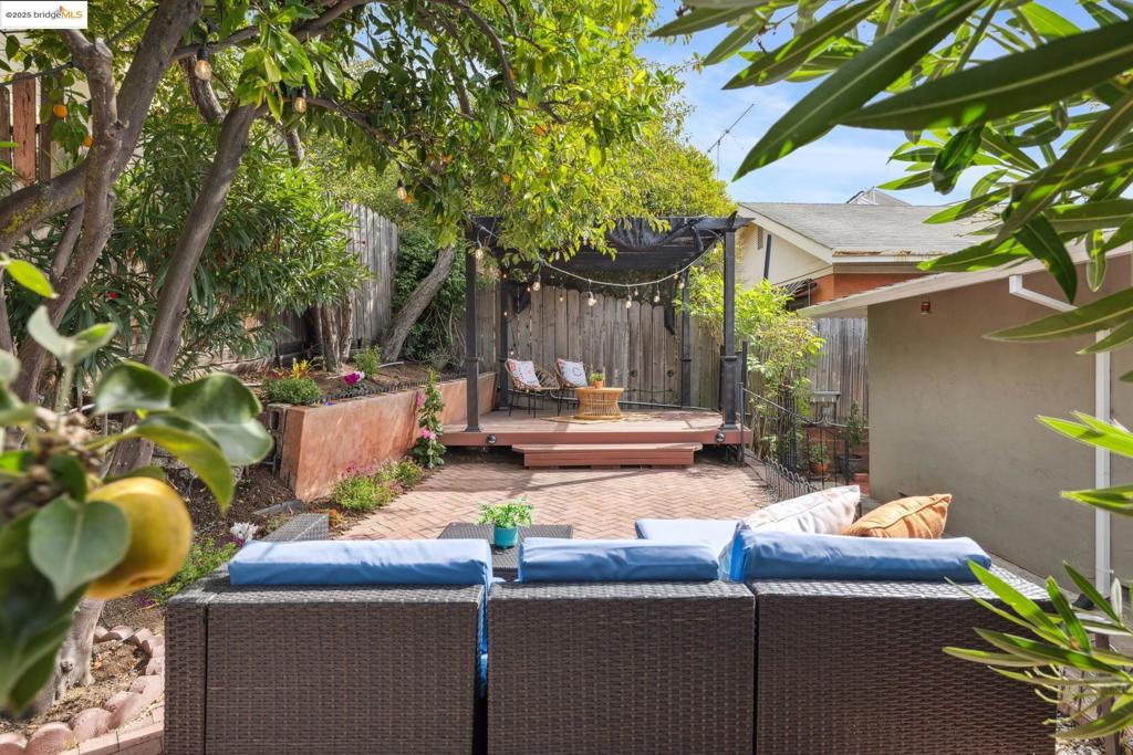 SAN LEANDRO HLLS - Residential