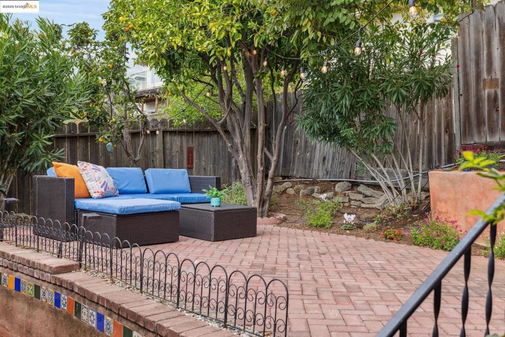 SAN LEANDRO HLLS - Residential