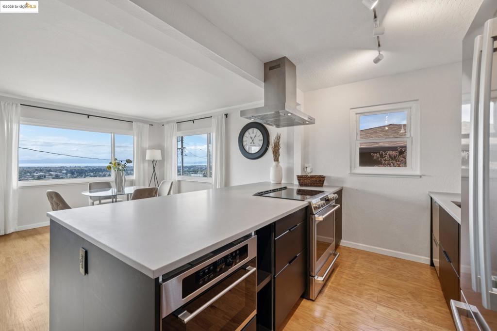SAN LEANDRO HLLS - Residential