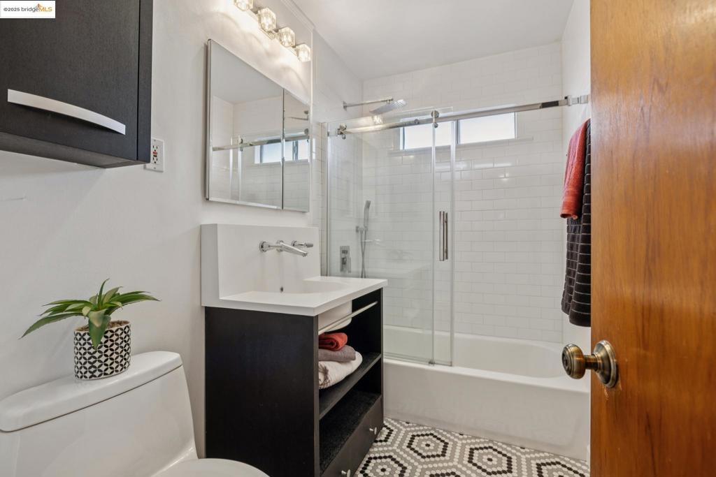 SAN LEANDRO HLLS - Residential