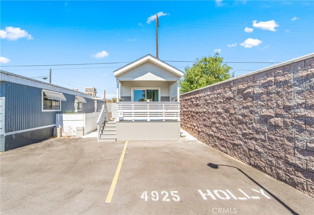 4925 Holly