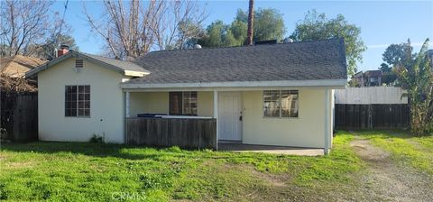 Photo of 19538 Leadwell, Reseda, CA 91335 (MLS # SR25279081)