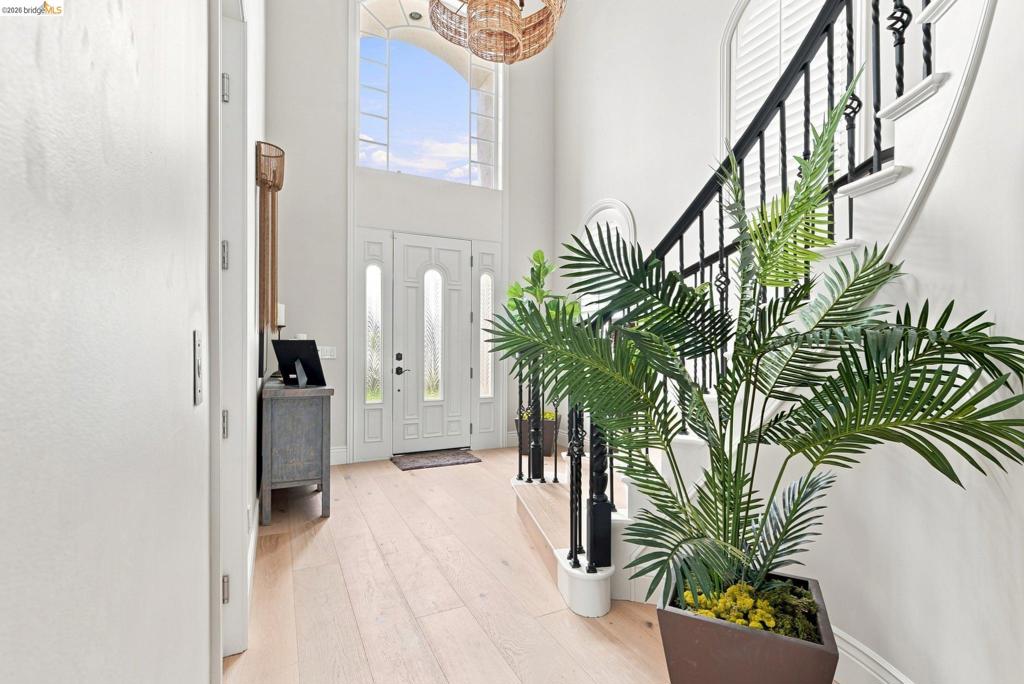 5055 Cabrillo Pt