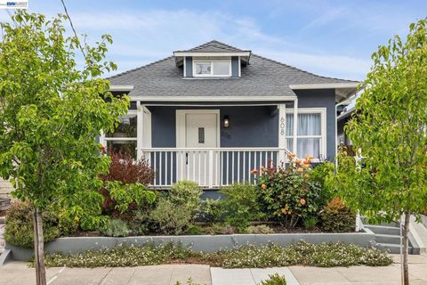 Photo of 608 58Th St St, Oakland, CA 94609 (MLS # 41133541)