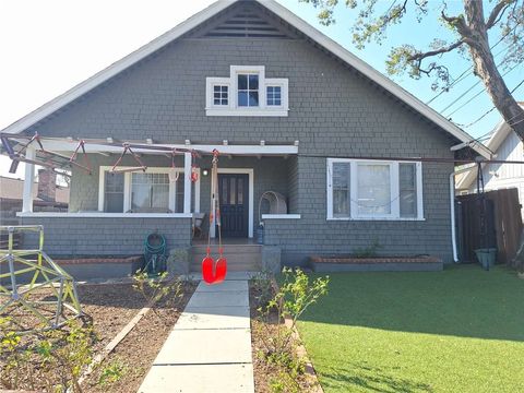Photo of 2109 N Marengo Avenue, Altadena, CA 91001 (MLS # FR25149341) Photo of 2109 N Marengo Avenue, Altadena, CA 91001 (MLS # FR25149341)