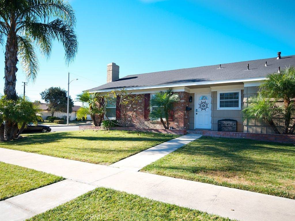 1529 S Bayless