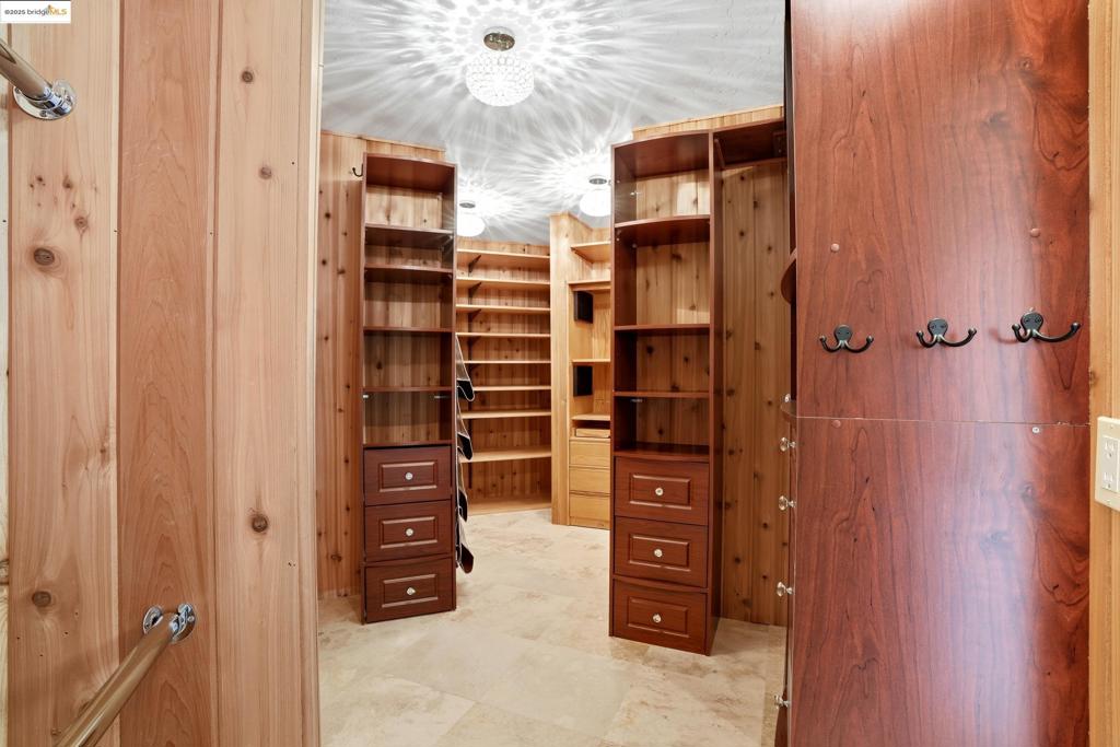 DEEP WATER - Residential