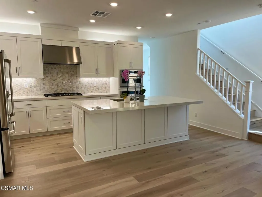 Camarillo, California 93010, United States, 4 Bedrooms Bedrooms, ,3 BathroomsBathrooms,Residential,Active,233480