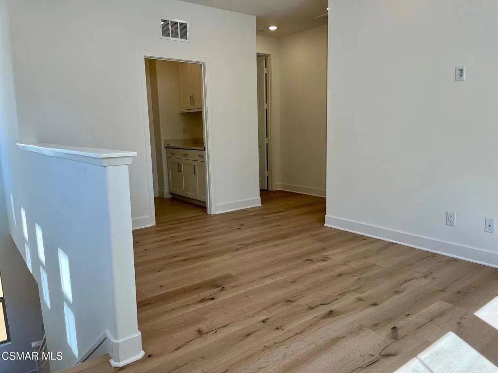 Camarillo, California 93010, United States, 4 Bedrooms Bedrooms, ,3 BathroomsBathrooms,Residential,Active,233480