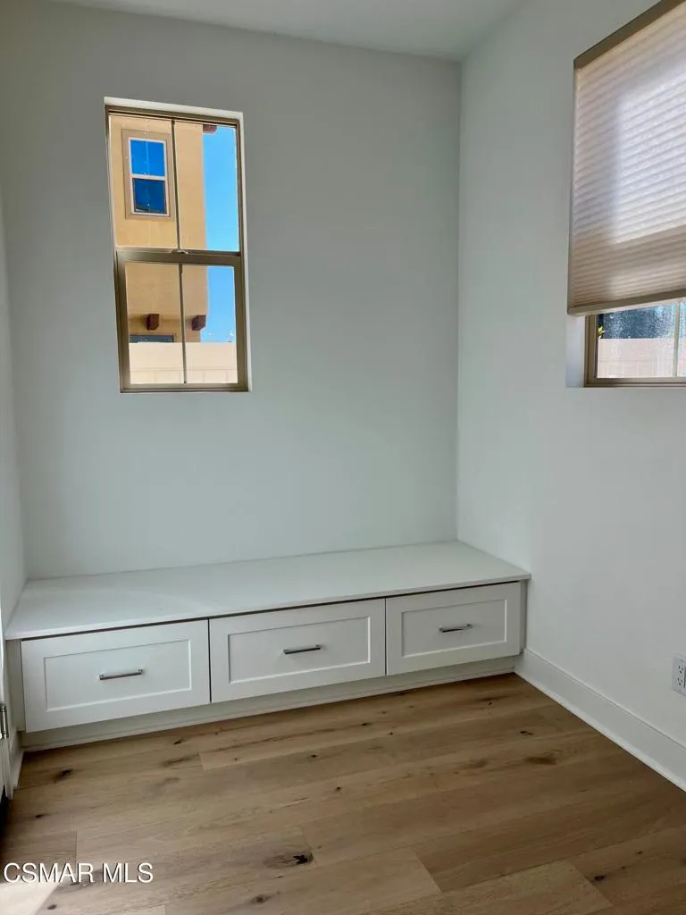 Camarillo, California 93010, United States, 4 Bedrooms Bedrooms, ,3 BathroomsBathrooms,Residential,Active,233480